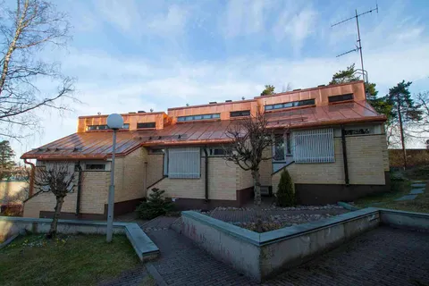 Raitalahdentie 8, Helsinki