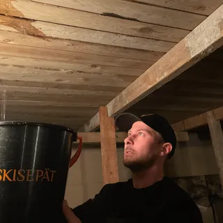 Kosteusvaurio katossa – Eliminoi riskit ja suojaa kotisi
