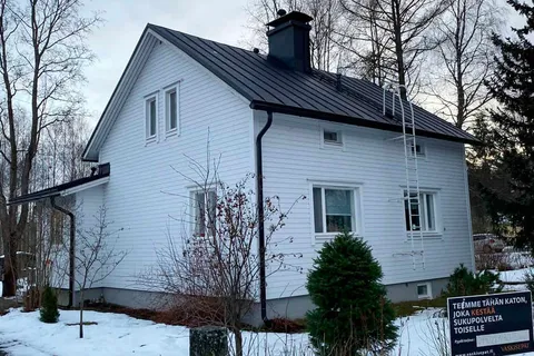 Kattoremontin tulos: hiljainen tuplasaumakatto