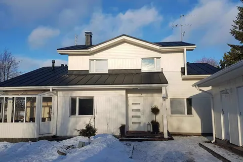 Upea julkisivu kattoremontin myötä