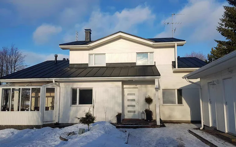 Upea julkisivu kattoremontin myötä