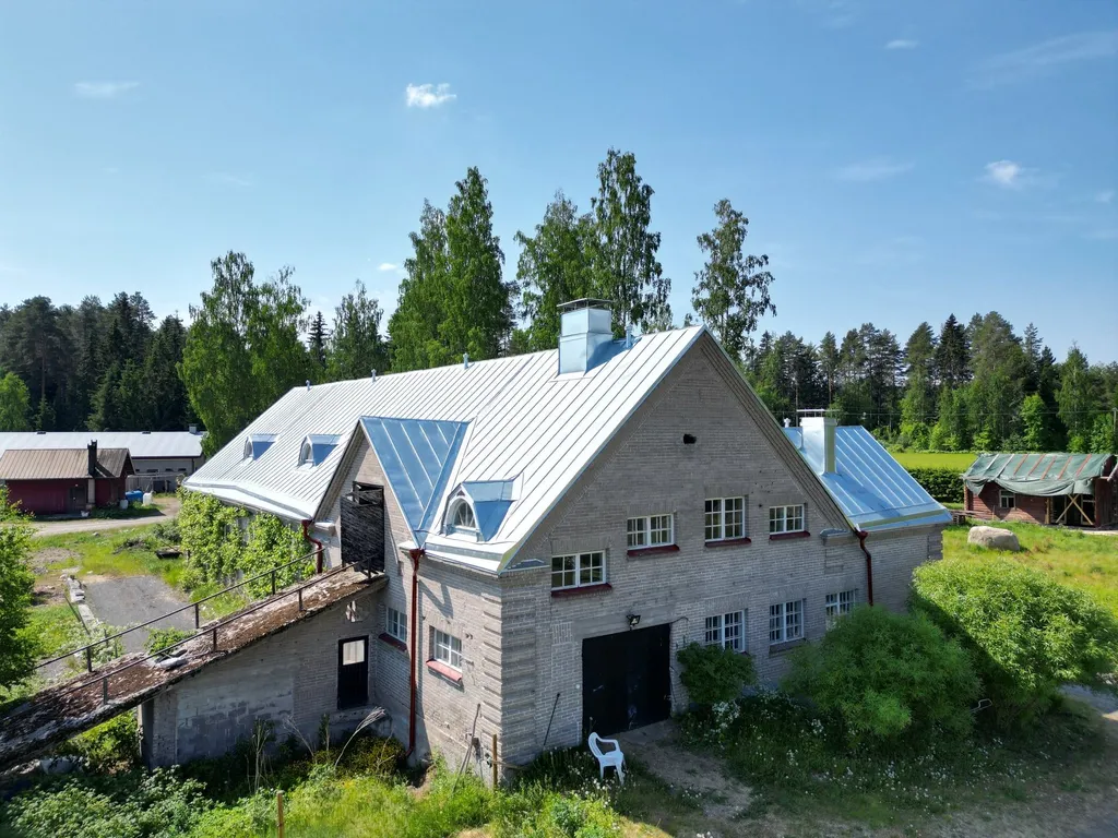 Maatilan kattoremontti