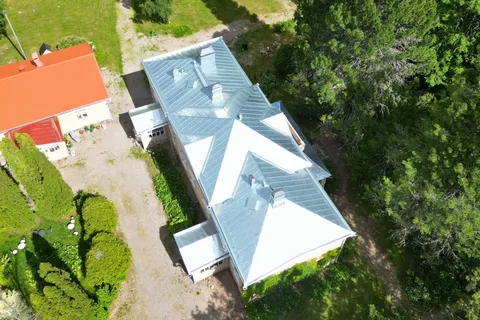 Kartanon ja arvokiinteistön kattoremontti