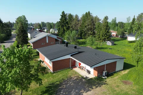 Aikansa palvellut huopakatto uusiksi Nivalassa