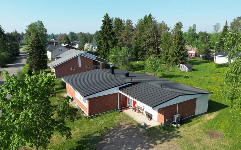 Aikansa palvellut huopakatto uusiksi Nivalassa